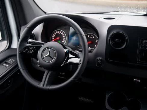 Used 2025 Mercedes-Benz Sprinter 2500 image 29