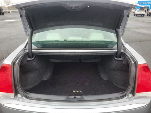 Used 2017 Chrysler 300 C image 19