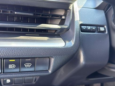 Used 2024 Toyota Prius LE image 9