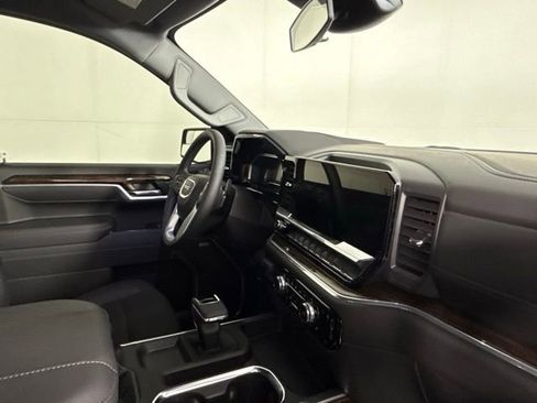 Used 2025 GMC Sierra 1500 Elevation image 33