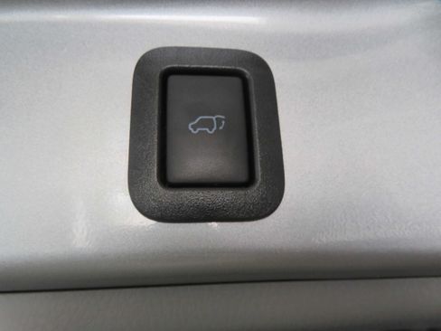 Used 2018 Toyota Highlander XLE AWD/4WD image 57
