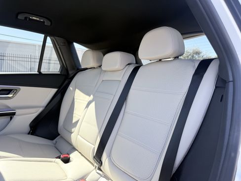 Used 2025 Mercedes-Benz GLC 300 4MATIC image 38