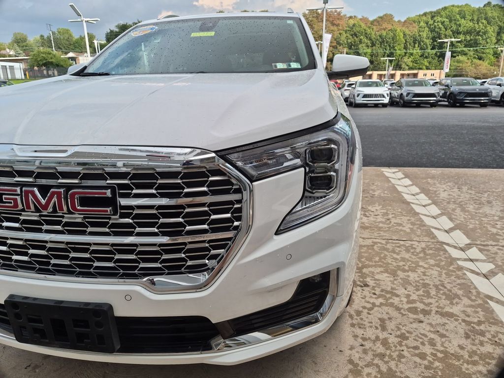 Used 2023 GMC Terrain Denali w/ LPO, Floor Liner Package AWD/4WD image 2
