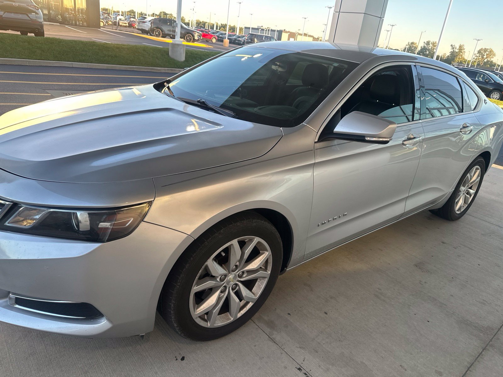 Used 2017 Chevrolet Impala LT FWD image 2