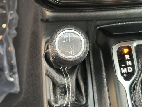 Used 2023 Jeep Gladiator Overland image 22