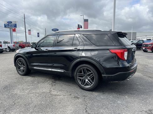 Used 2022 Ford Explorer Limited w/ Limited Technology Package image 3