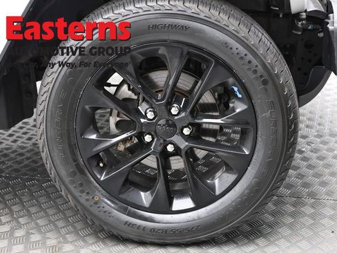 Used 2023 Jeep Wrangler Unlimited Sahara image 33