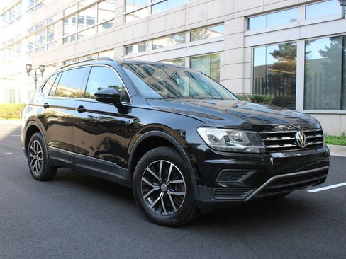 Used 2021 Volkswagen Tiguan SE image 1