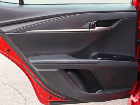 Used 2025 Toyota Camry SE image 11