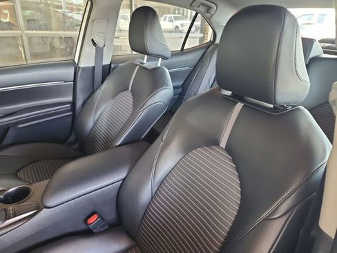 Used 2022 Toyota Camry SE image 11