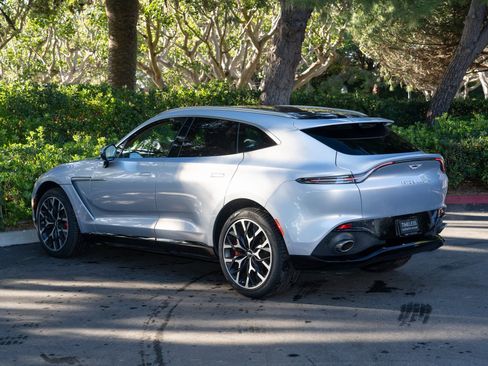 Used 2021 Aston Martin DBX image 4