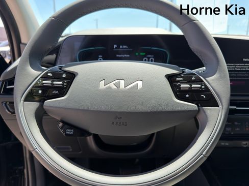 New 2026 Kia Niro EX FWD image 12
