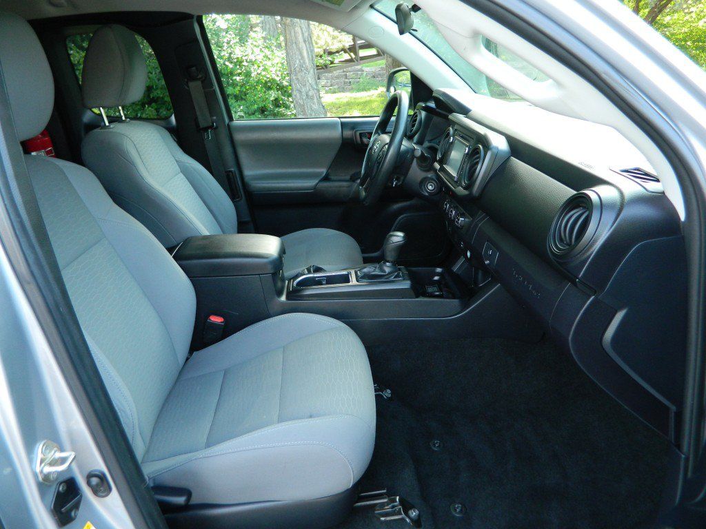 Used 2019 Toyota Tacoma SR RWD image 17