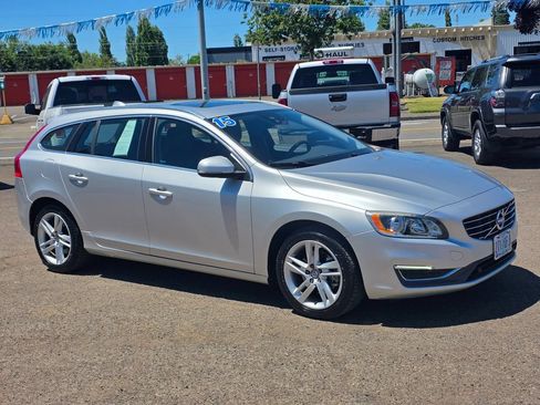 Used 2015 Volvo V60 T5 Premier FWD image 3