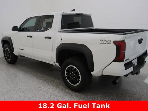 Certified 2025 Toyota Tacoma TRD Off-Road image 9
