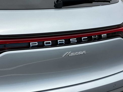 Used 2025 Porsche Macan image 26