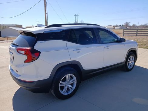 Used 2024 GMC Terrain SLE w/ Driver Convenience Package image 8