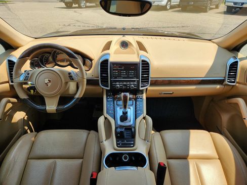 Used 2014 Porsche Cayenne AWD/4WD image 4