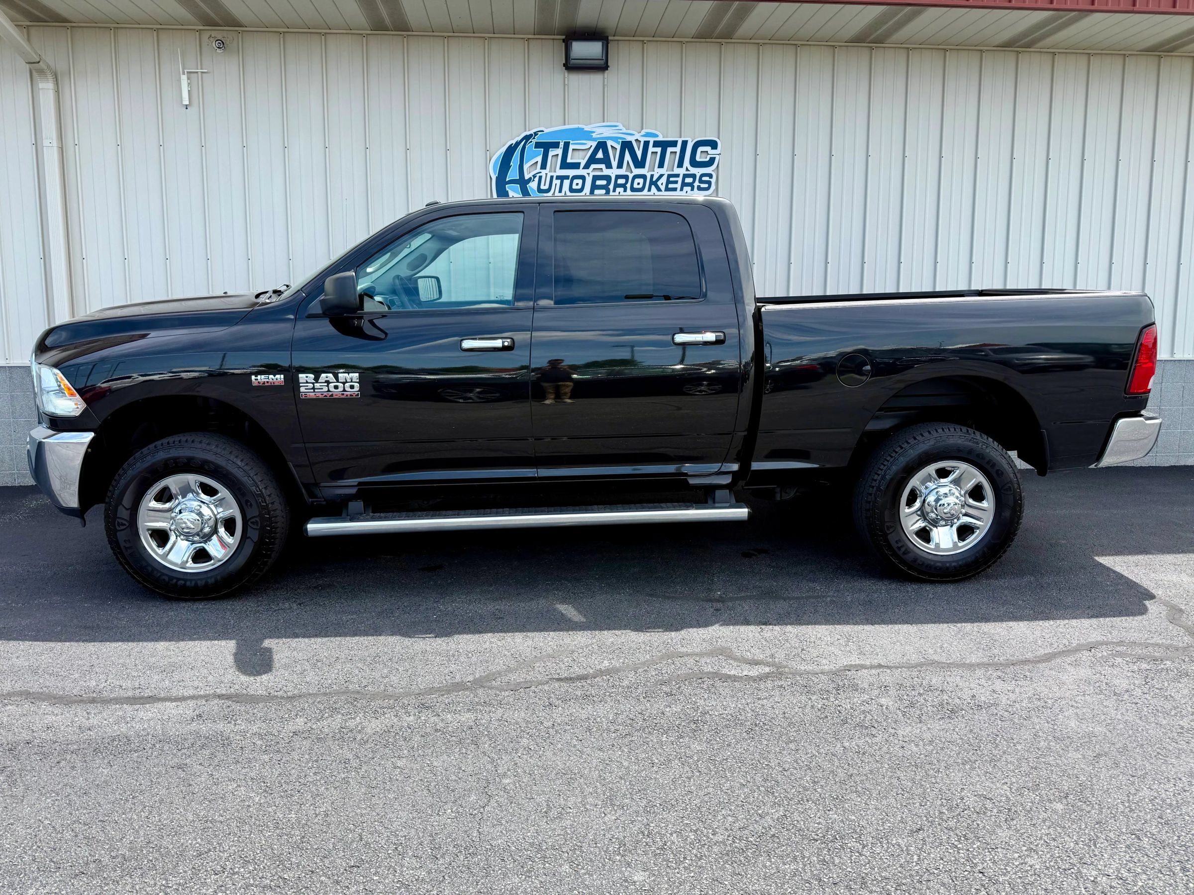 Used 2018 RAM 2500 SLT AWD/4WD image 2