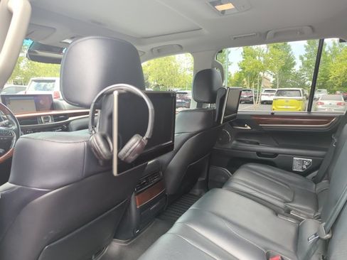 Used 2016 Lexus LX 570 4WD w/ Luxury Package image 29
