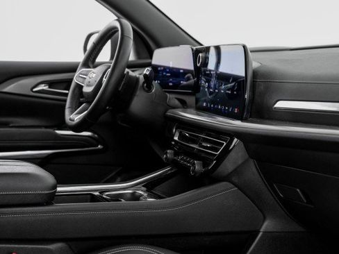 Used 2025 Chevrolet Traverse LT w/ LPO, Floor Liner Package FWD image 22