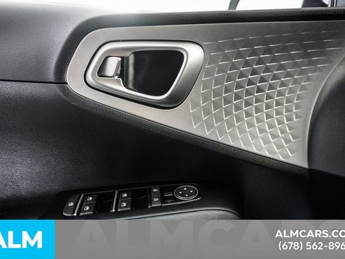 Used 2025 Kia Soul LX w/ LX Technology Package FWD image 38