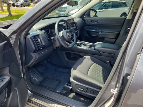 Certified 2024 Nissan Pathfinder SV FWD image 11