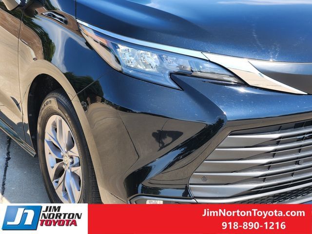 Used 2026 Toyota Sienna XLE FWD image 9