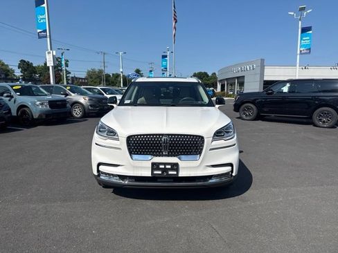 Used 2021 Lincoln Aviator Reserve w/ Equipment Group 202A AWD/4WD image 2