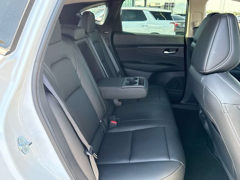 Used 2025 Nissan Murano SV AWD/4WD image 16