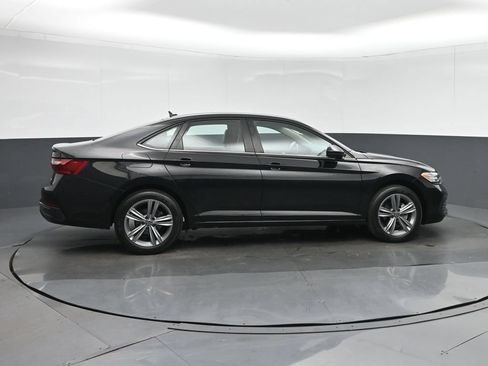 Used 2024 Volkswagen Jetta SE FWD image 8