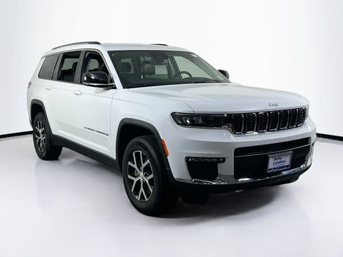 Used 2023 Jeep Grand Cherokee L Limited AWD/4WD image 3
