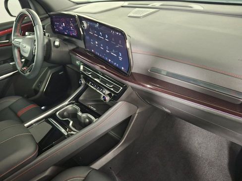 Used 2024 Chevrolet Traverse RS w/ LPO, Floor Liner Package image 37