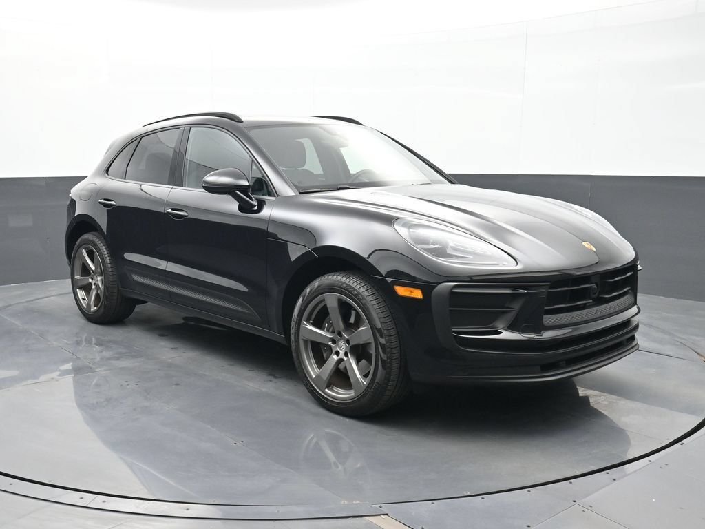 Certified 2025 Porsche Macan AWD/4WD image 25