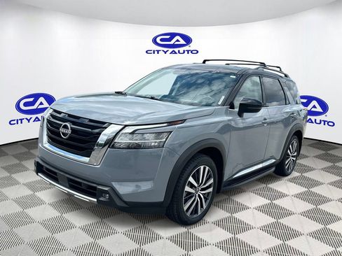 Used 2022 Nissan Pathfinder Platinum w/ Lighting Package (N93) AWD/4WD image 10