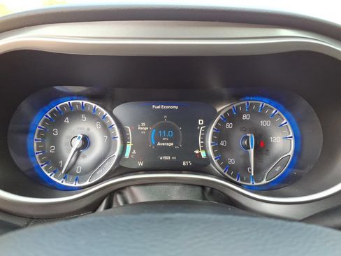 Used 2024 Chrysler Pacifica Touring-L FWD image 34