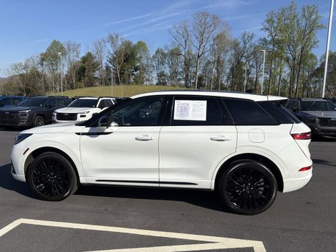 Used 2023 Lincoln Corsair AWD w/ Equipment Group 102A image 5