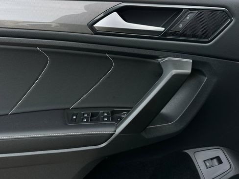 Used 2022 Volkswagen Tiguan SE image 10