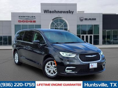 Used 2023 Chrysler Pacifica Touring-L