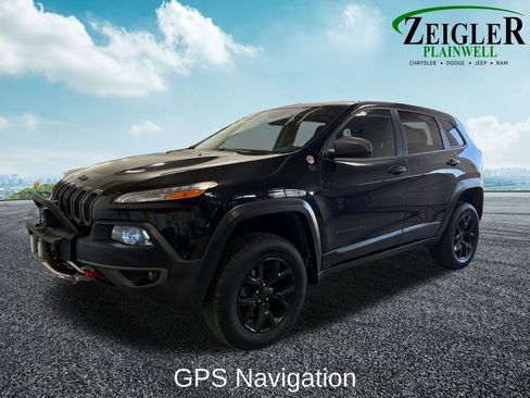 Used 2016 Jeep Cherokee Trailhawk w/ Comfort/Convenience Group AWD/4WD image 2