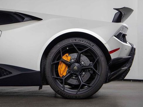 Used 2018 Lamborghini Huracan Performante image 12