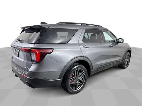 Used 2025 Ford Explorer ST-Line w/ ST-Line Street Pack AWD/4WD image 8