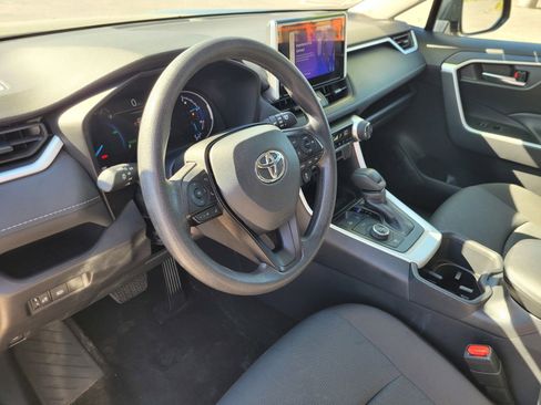 Used 2025 Toyota RAV4 XLE AWD/4WD image 14