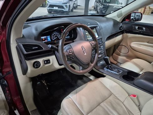 Used 2018 Lincoln MKT AWD image 11