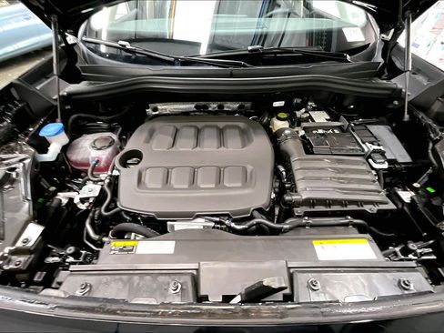 New 2026 Volkswagen Tiguan SE image 13