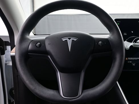 Used 2021 Tesla Model Y 2WD image 24