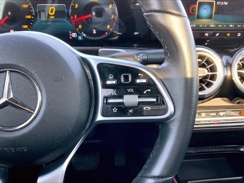 Used 2022 Mercedes-Benz GLB 250 GLB 250 image 25