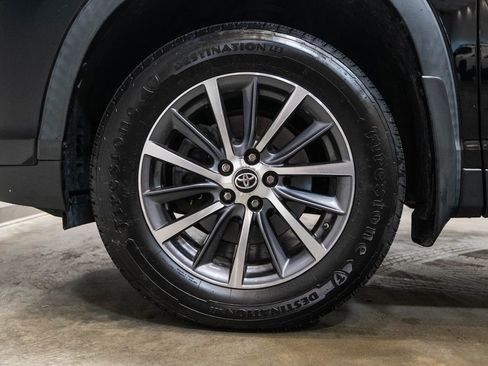 Used 2019 Toyota Highlander XLE AWD/4WD image 11