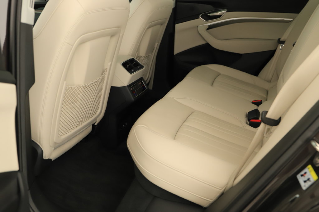 Certified 2024 Audi Q8 e-tron Premium AWD/4WD image 28