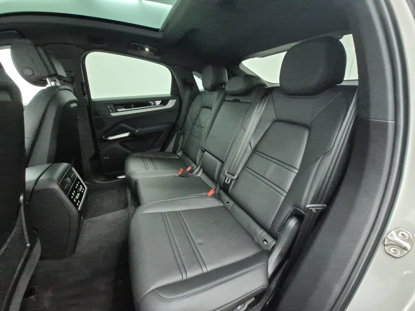 Certified 2026 Porsche Cayenne E-Hybrid Coupe AWD/4WD image 22